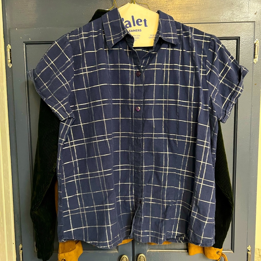 Ladies Casey & Max button down blouse size M blue